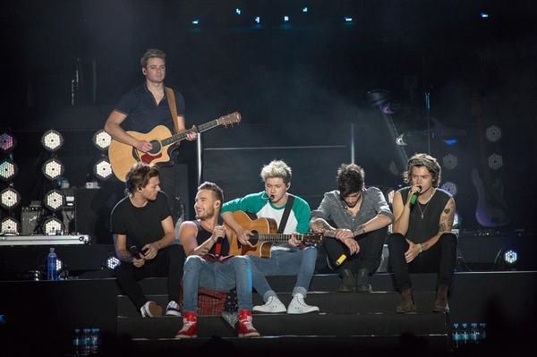 _HarryStylesArg's tweet photo. @onedirection subió esta foto que fue en ARGENTINA justo HOY y yo así no puedo mas saben? #4YerasOfOneDirection http://t.co/W6GKIGoAcE