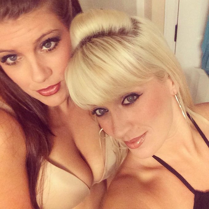 I love this girl!! Goodnight y'all! Will be doing fan signs after my video Friday night... ❤️❤️❤️ nighty