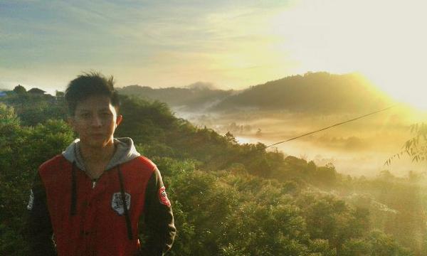 AdiPilogenic's tweet photo. Sunrise krui#lampung http://t.co/iPLiGo8xHO