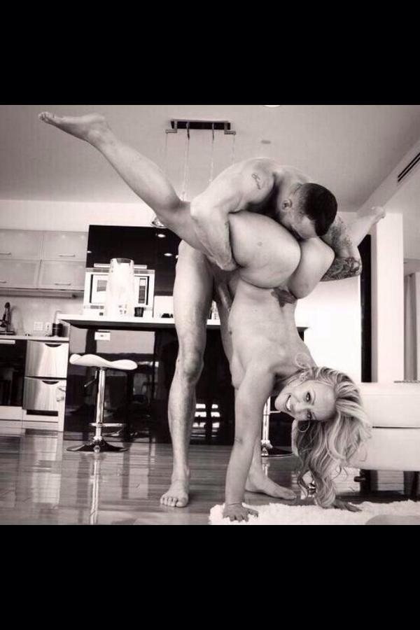 DreamGirlsOnly's tweet photo. 😆 ever try this sex move http://t.co/uRpZjUjrMU