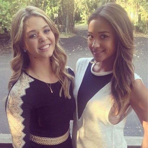 TaylorsNewsFeed's tweet image. @imarleneking IF THIS GETS 200 OR MORE RT'S CAN EMISON GO TO PROM? #Emison #emisonprom #EmisonDate #emisonkiss #perf