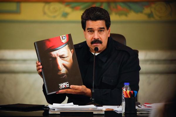 delcyrodriguezv's tweet photo. @NicolasMaduro: ¡Algo grande hizo Chávez que nos quieren en el mundo y seguimos aquí! #SomosChavismoMaduro http://t.co/fWmPHDepig