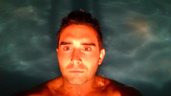 hectorjt90's tweet photo. Que mejor para cerrar el dia de mi cumpleaños que un bañete nocturno??? http://t.co/Qak5eGOLQN