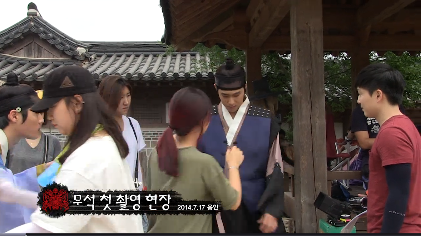 BtROpySCQAAna58.png:large