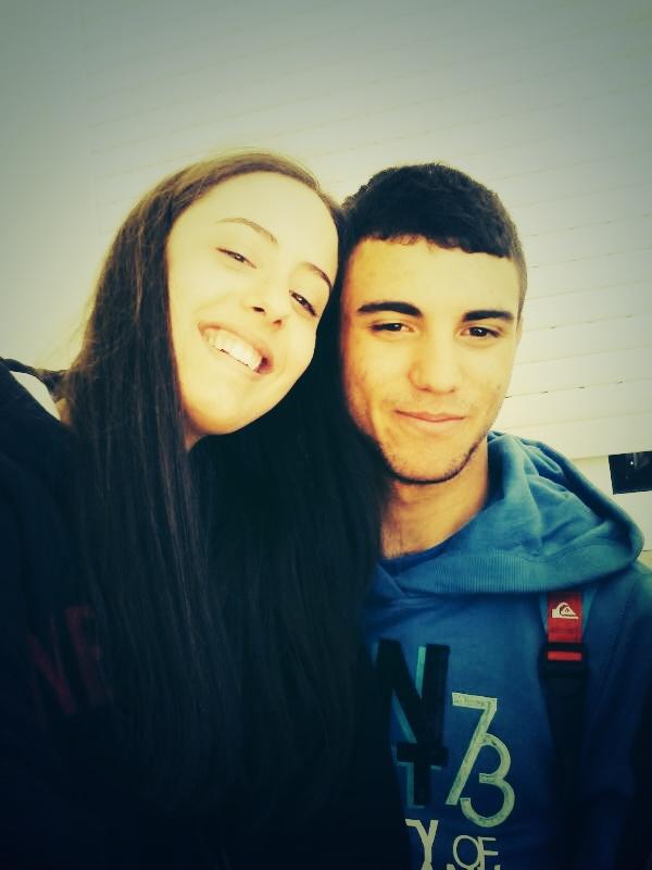paulaalorenzo7's tweet photo. Felices 17 cain! Disfrútaos moitísimo queda todo dito 😘 http://t.co/9x0FCPdjzI
