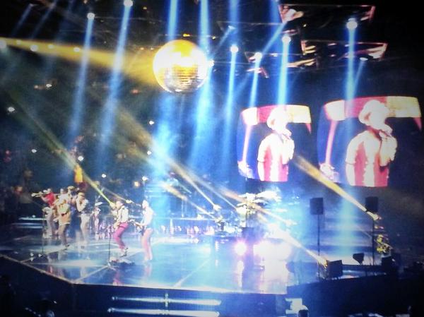 sebbenoit72's tweet photo. @BrunoMars is in the house!! #CentreBell #MoonshineJungleTour http://t.co/qcCOkbUtzI