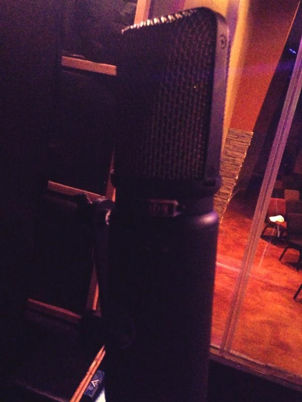 Amanda_Gozur's tweet photo. My view all day. #studiohangs http://t.co/pEge1NHaN9