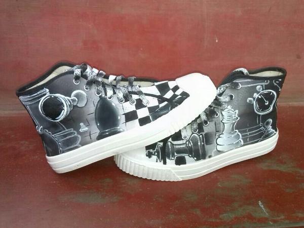 Accimente's tweet image. Piezas pintadas a mano.