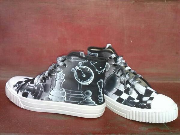 Accimente's tweet image. Chequea aquí..! #AMano #Personalizadas #Pintadas #Customized #Ajedrez #Dinos #Maracaibo