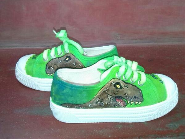 Accimente's tweet image. Chequea aquí..! #AMano #Personalizadas #Pintadas #Customized #Ajedrez #Dinos #Maracaibo