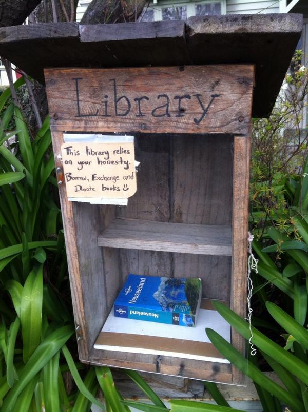 banks_lisa's tweet image. Pop up library in Christchurch #cute #libraryspace