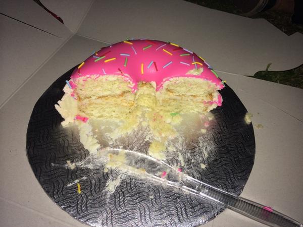 <a href="/buzzingtonbear/">Amanda Busner</a> mmmmm best cake ever 😛