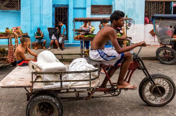 Yosbany decidió no ir a la Universidad. Transportando escombros gana más que cualquier científico en #Cuba