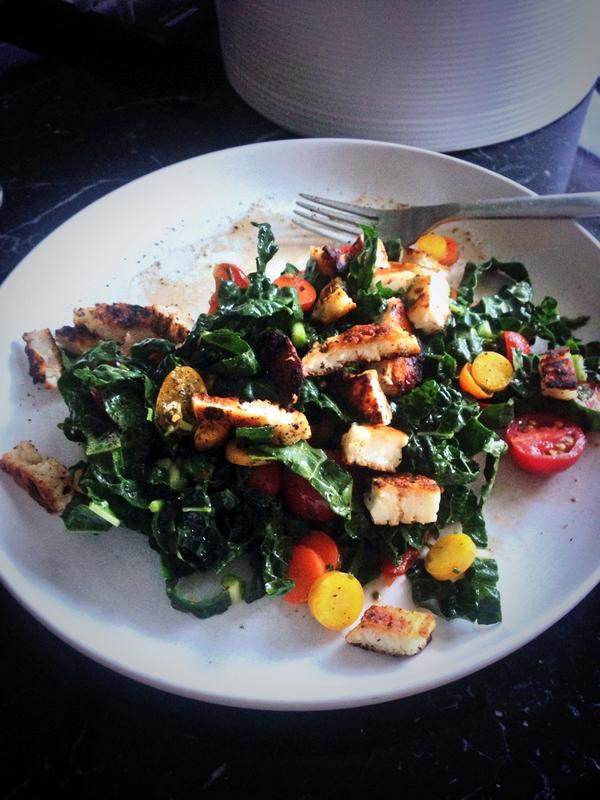 genechan's tweet photo. #newdressing 
sea salt sweated vine cherry toms
evo
red wine vin
chives n basil
salt n peps http://t.co/T7oPX8gcwe