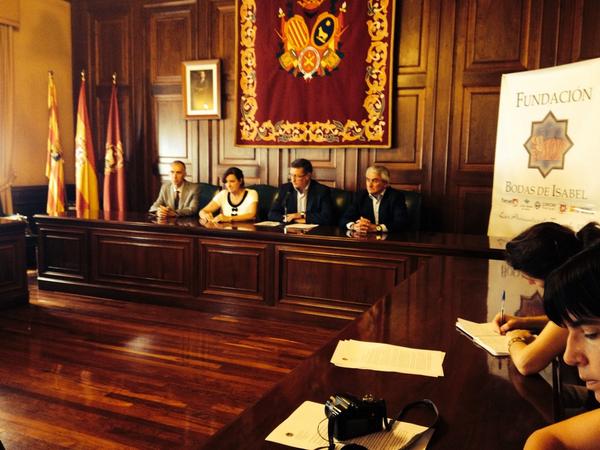La Fundación #BodasDeIsabel recibe la Placa al Mérito Turístico del Gobierno de Aragón. #TeruelCiudadDelAmor