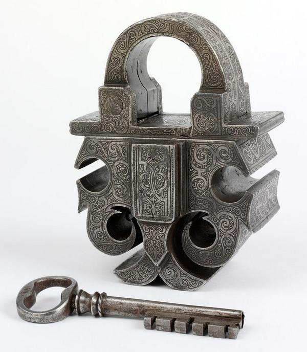 Lightning_Locks's tweet image. German padlock and key, about 400 years old.