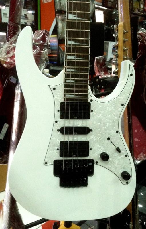 Nih Ibanez RG350DX masih ada di Hari Hari Musik Kramat Jati ! RG legendaris nih brooo