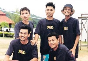 AlifIkhfan's tweet photo. If you are 70's, 80's, 90's people, surely you will know that they are better than JOZAN or SEPAH. 😊 http://t.co/CeF3sYXvJ1