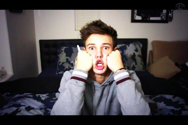 Nicolette_Cali's tweet photo. When the bæ makes you wait http://t.co/GmjYO435tZ