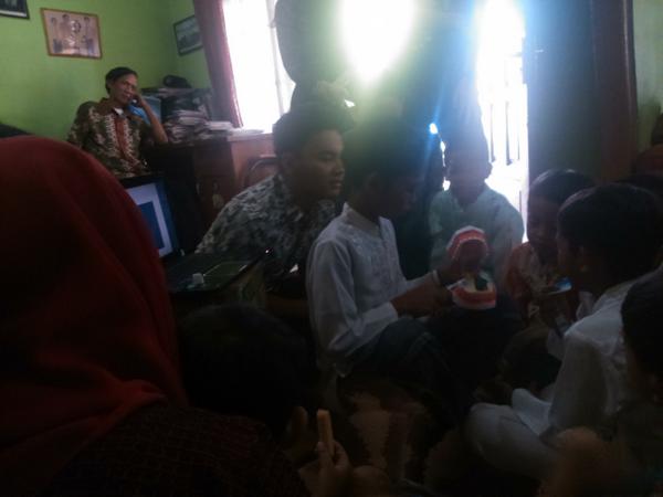 yups mereka lagi meragain gimana menyikat gigi yang benar :) #INSPIRASI2014