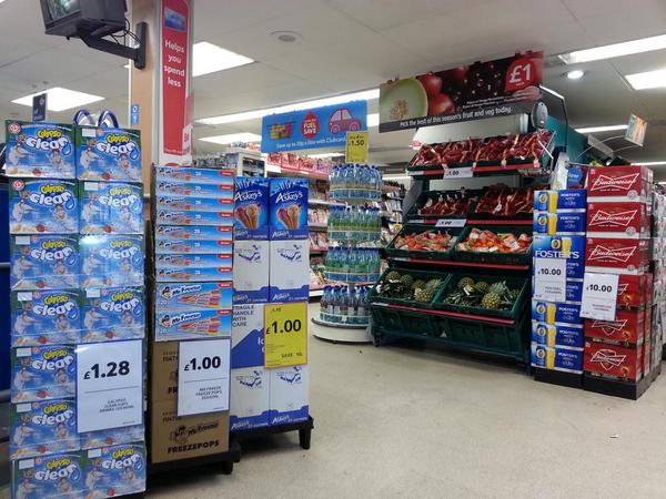 MichaelHaggett's tweet photo. Foyer ready for the weekends warm weather #BBQ#IceCool.@Roathmetro @chalmers_louise @natleigh79 @GavinONeill1982 http://t.co/ErEaQT3z3N