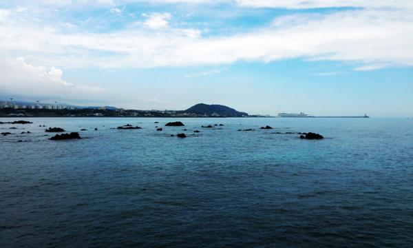 notstockaf2's tweet photo. 날씨가 흐리고 바다는 어둡지만...

언제나 하늘은 우리를 밝게...

바라보고 있습니다...

#오늘하루도
#화이팅하게요 http://t.co/DaNJaIWiz4