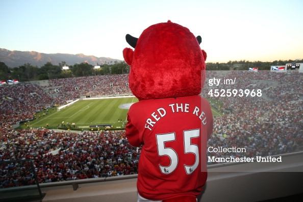 indomanutd's tweet photo. Selamat sore..kita liat yuk foto match pagi/siang tadi. Sambil ngabuburit..let's go #MUTOUR2014 http://t.co/ShecnaztQ8
