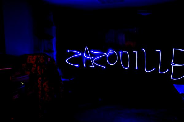 LunR28's tweet photo. Première expérience de #lightpainting avec des ados d' #eureetloir. Initiation, projet #communication , pensez Lun'R http://t.co/2n429KjfPL