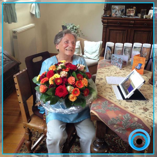 Gisteren zetten we onze oudste klant in de bloemetjes met haar 93 lentes! Proficiat, Jozefien! bit.ly/jozefien