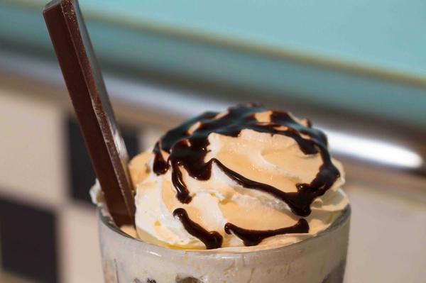 edsdiners's tweet photo. We want this in our lives today... #kitkatsundae http://t.co/s1rOYeBIxP