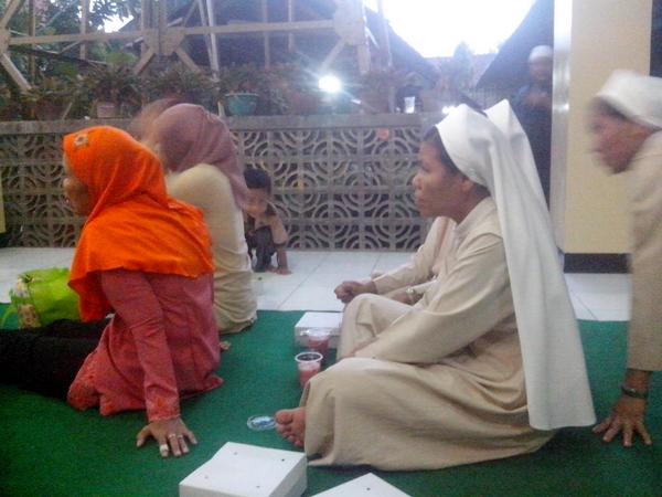 #jogja <a href="/khayate/">Muhammad Khayat</a> Ngaji bareng kayak gini indah banget