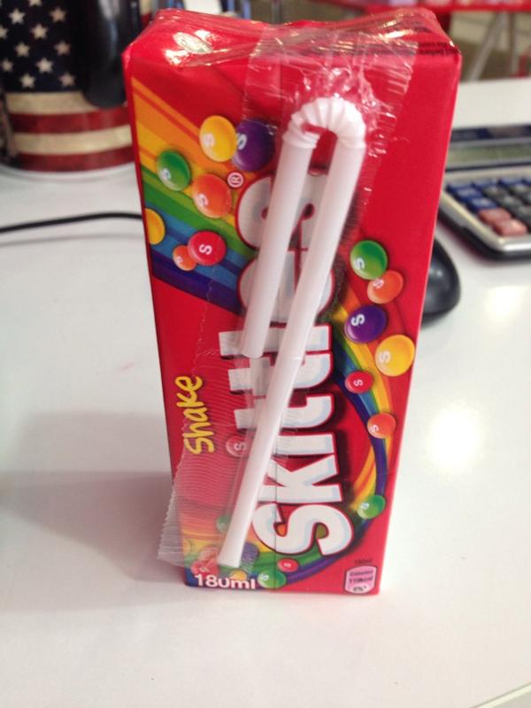 OnlineLTA's tweet photo. Acaba de llegarnos esta super novedad  Batido de skitles SoLo 1 euro!!! http://t.co/GV3PMRJai0