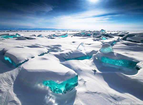 DMAX_es's tweet photo. ¿Por qué el hielo del lago Baikal es turquesa? Los cambios de temperatura, luz y viento hacen que no cristalice igual http://t.co/l651vnMHjH