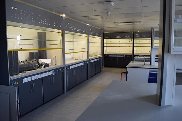 UoLPharm's tweet photo. Sneak peak at the new #laboratory at JBL! #LincolnMPharm. Read more about the progress here http://t.co/rdlBpb1FNI http://t.co/zYy3fV8qar
