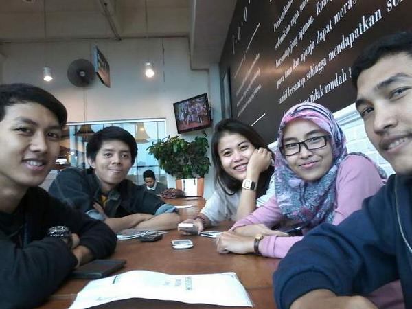 malkahfii's tweet photo. Bukber SDN KDH3 :D http://t.co/NP0sJ9Xyr5