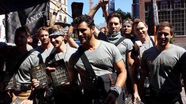 #SDCC PSA: Ladies, these gorgeous men (in kilts) are wandering the streets... find them. #Outlander