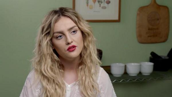 luvrgirlgab's tweet photo. @LittleMix !perrie's parents were singers, and now so is perrie. talent runs in the fam! #gettoknowperrie #vevolift http://t.co/5WKBpmlRSo