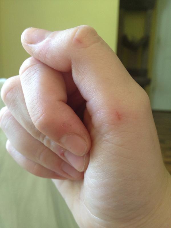 Bluuuees's tweet image. Paper-bagging food problems.  #fastfoodproblems