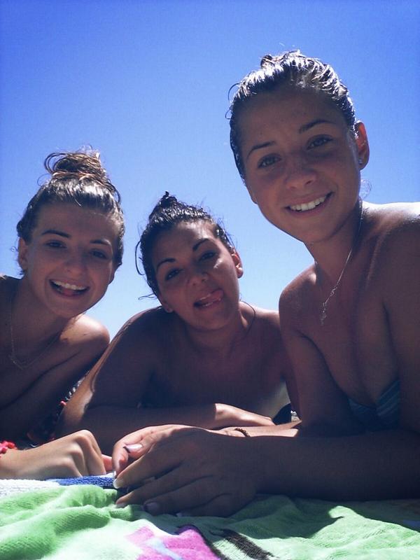 vanesittacid's tweet photo. Mis niñaaas @milita2304 @amanda7villa http://t.co/Dl0sSSQO8f