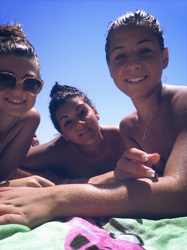 vanesittacid's tweet photo. Mis niñaaas @milita2304 @amanda7villa http://t.co/Dl0sSSQO8f