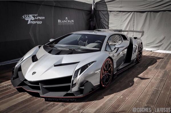 Es_Lujo's tweet photo. LAMBORGHINI VENENO ❤️ http://t.co/6V7uqddxX1