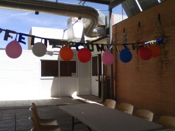 Loli_DL's tweet photo. GRACIAS POR ESTA SORPRESA A MIS AMIGOS DE LA PISCINA =D http://t.co/yajI0V63Hg