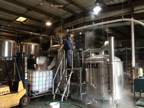LongTailProd's tweet photo. Brewing #hexeri with @SauconyBrewing this morning. Shooting video, photos! http://t.co/EmXvdrHZNk
