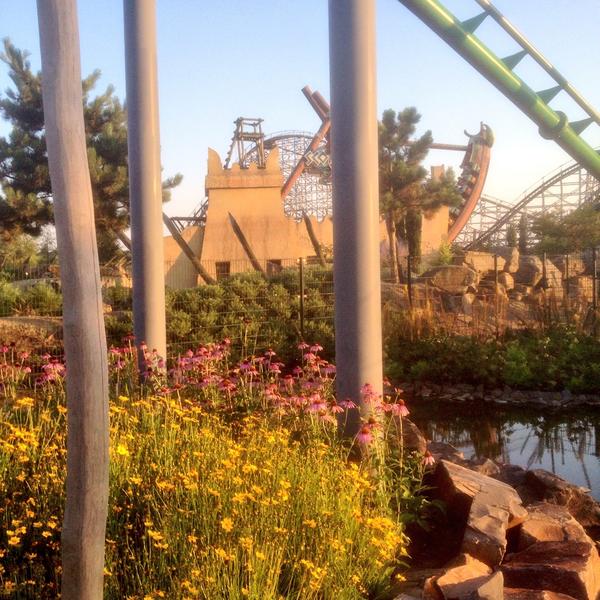 Een pretpark en een bloemenpark vergroeien... Kijk.. Dat noem ik nog eens magie <a href="/toverland/">Attractiepark Toverland</a> ...!!