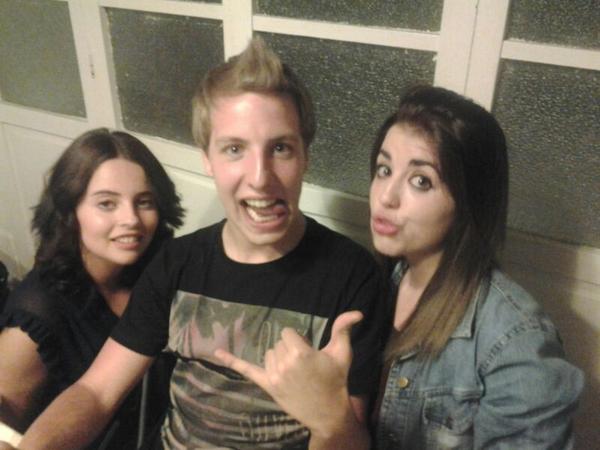 GarbiAzpeitia's tweet photo. Poquitos dias para el reencuentro http://t.co/Aoz7s7I1OR