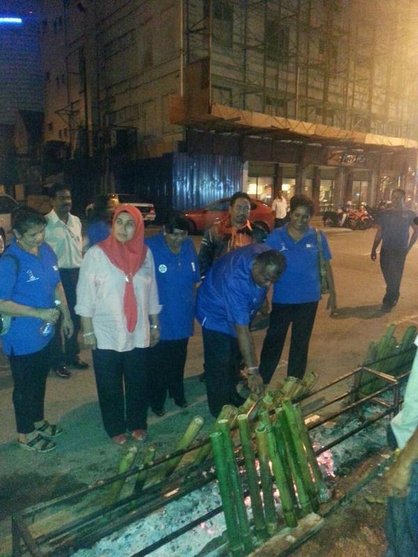 Menghadiri Program 1000 Lemang anjuran Wanita BN Wilayah Persekutuan dan Persatuan Wanita Melayu Bukit Bintang.
