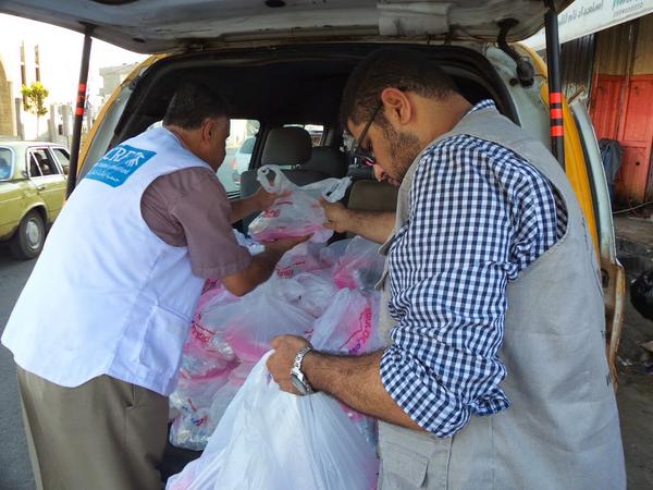 ThePCRF's tweet photo. Yesterday our team in south Gaza distributed 350 meals at a UN school in AlShabora camp. http://t.co/2DIkZwElEu http://t.co/i9Pn557CBq