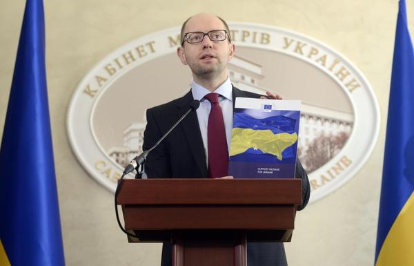 #ÚltimaHora | Dimite el Primer Ministro de #Ucrania, Arseny Yatseniuk bit.ly/1pLUxI5 |