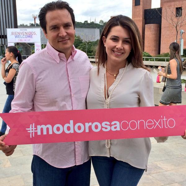 RICOGabriel's tweet photo. Con @JoannadeArco en #modorosaconexito, #Colombiamoda @almacenesexito @plazamayormed @modorosa http://t.co/Xwk9b43teI