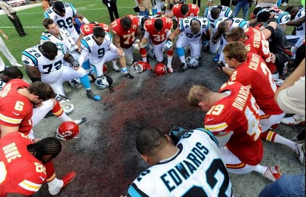 PIayForHim's tweet photo. At the end of the day, no matter the difference, we will come together in the brotherhood of The Lord! http://t.co/qwT8lt7IST